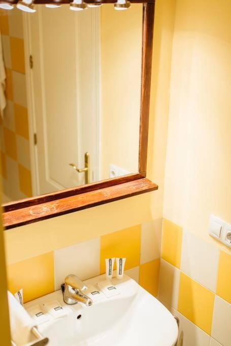 Precioso Apartamento En El Casco Antiguo De Triana Siviglia Esterno foto